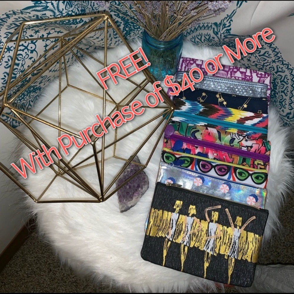 🔆 FREE 8 Piece Makeup Bag Set w/ > $40 Purchase
